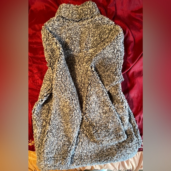 Coffee Shop New York Women’s Medium Gray and White Pullover Sherpa Sweater.Used. - Picture 3 of 4